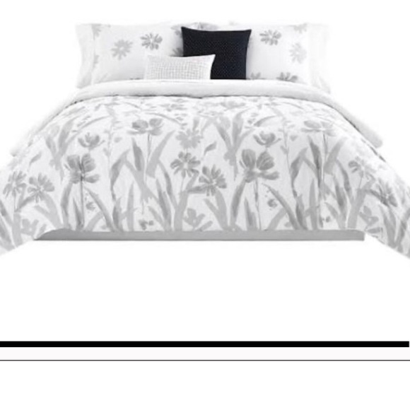 kate spade Bedding Kate Spade Gray Floral Full Queen Comforter Set
